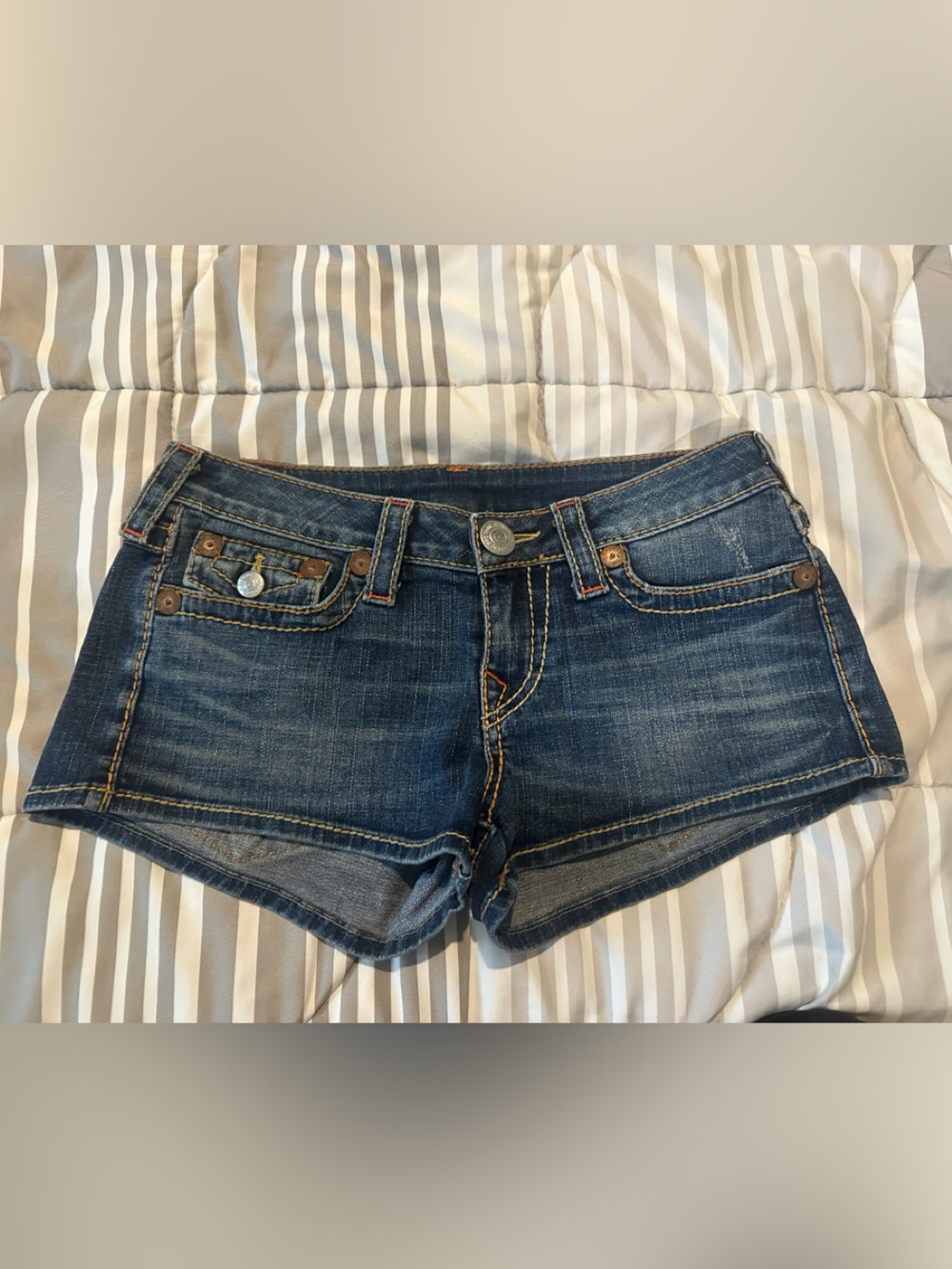 True Religion Women's Dark Blue Denim Low-Rise Shorts - Picture 3 of 3